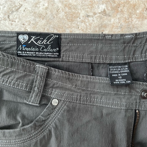 Kuhl Mountain Culture Splash Roll-Up Cargo Hiking Pants in Dark Gray, size 12 - Picture 10 of 12